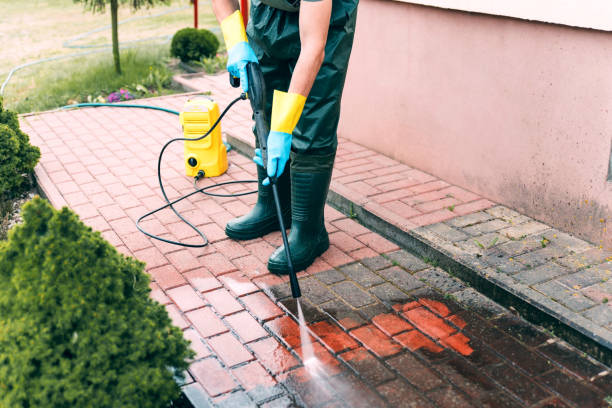 Why Choose Our Pressure Washing Services in Florida